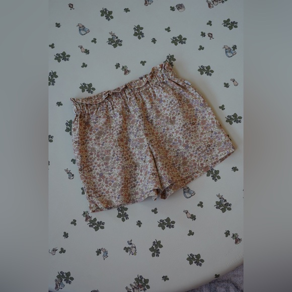 Wheat Kids Silija Shorts in Clam Flowers - Picture 1 of 4